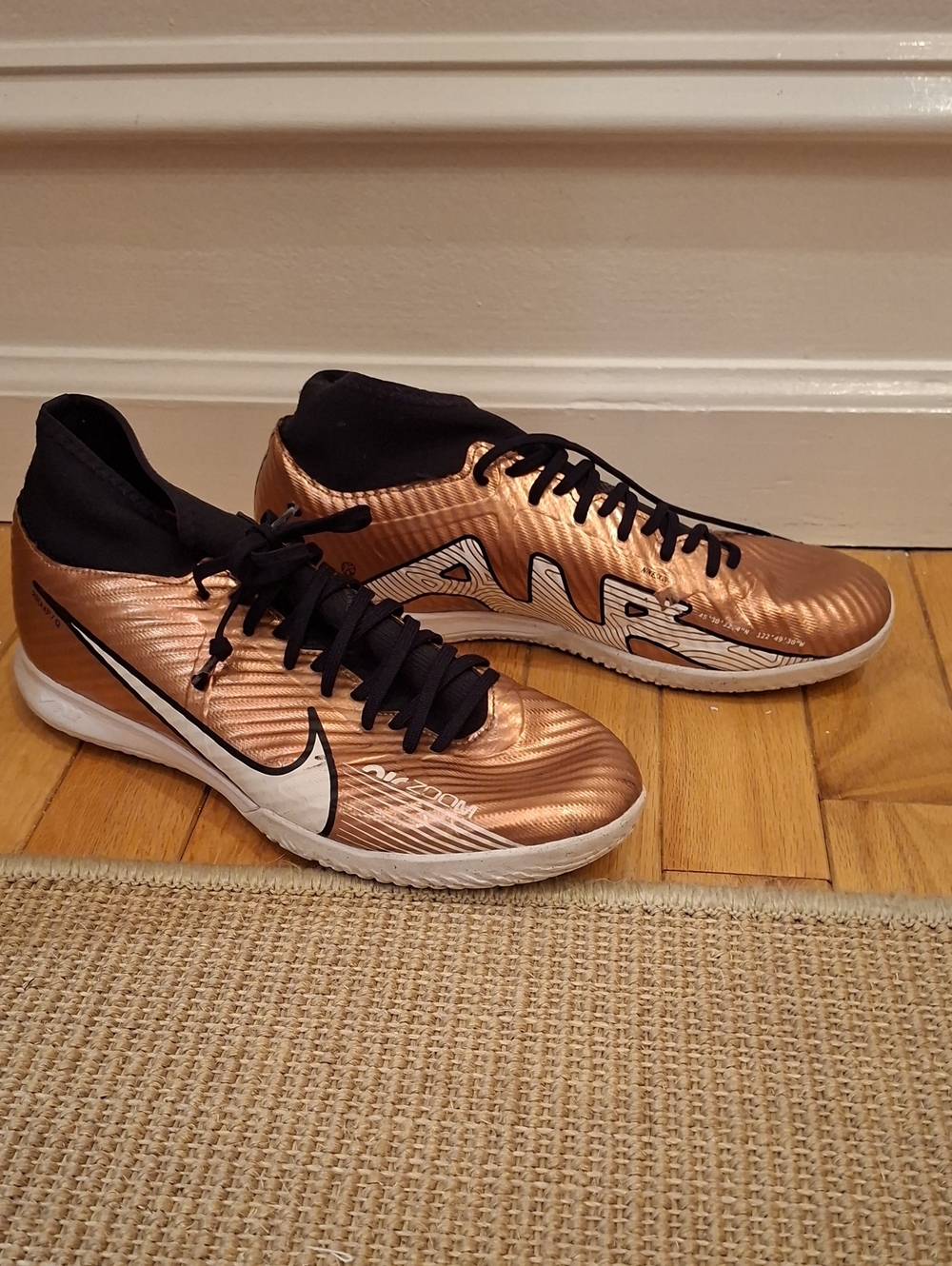 Nike Zoom Mercurial Superfly 9 Academy Indoor Gold Cleats. Size 9